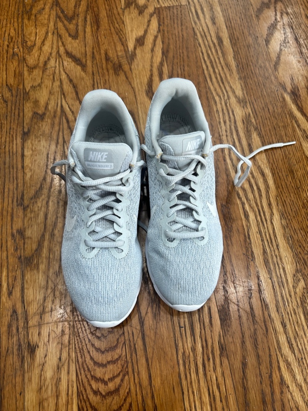 Nike Women’s Light Gray Knit Running Shoes Size 7.5